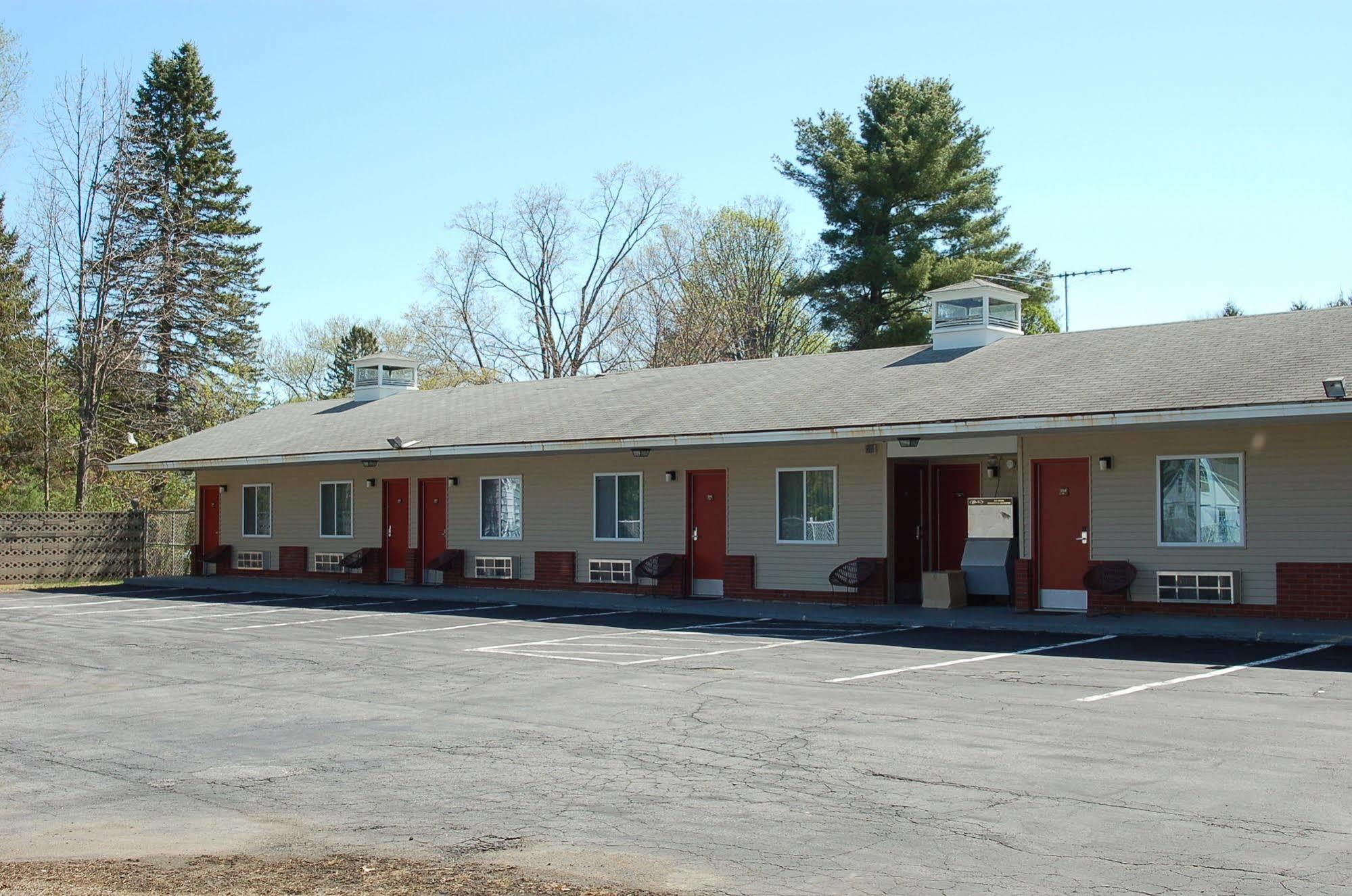 Blue Sky Inn Glens Falls-Saratoga-Lake George Esterno foto