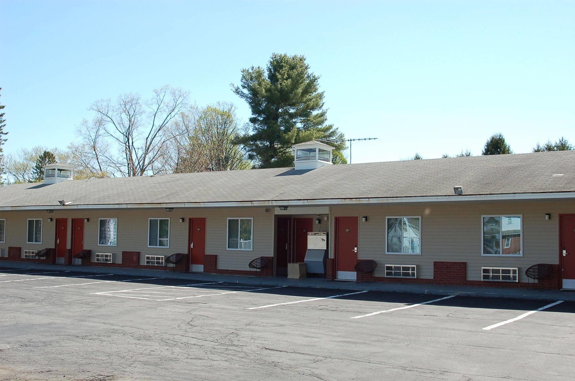 Blue Sky Inn Glens Falls-Saratoga-Lake George Esterno foto