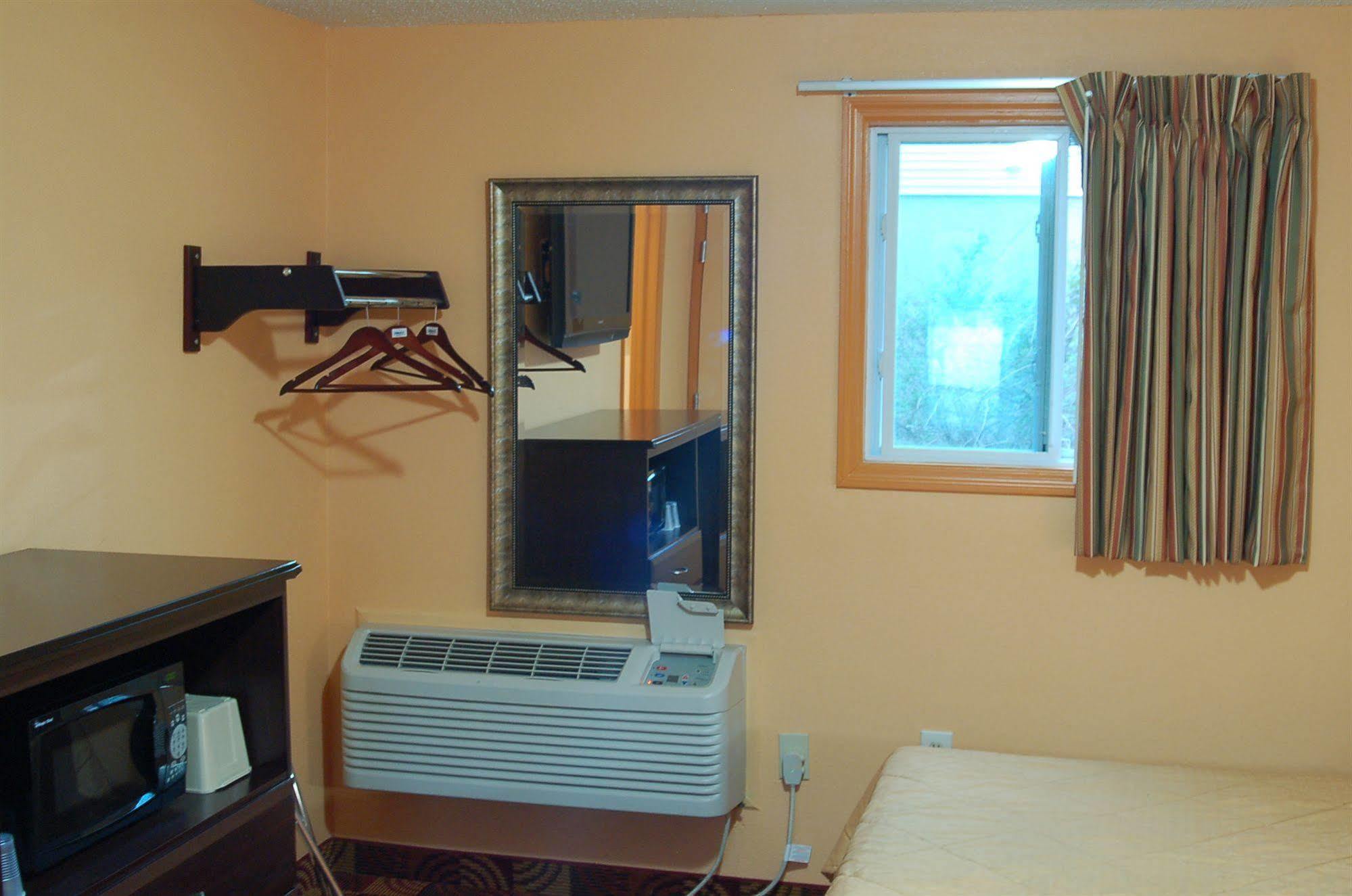 Blue Sky Inn Glens Falls-Saratoga-Lake George Esterno foto