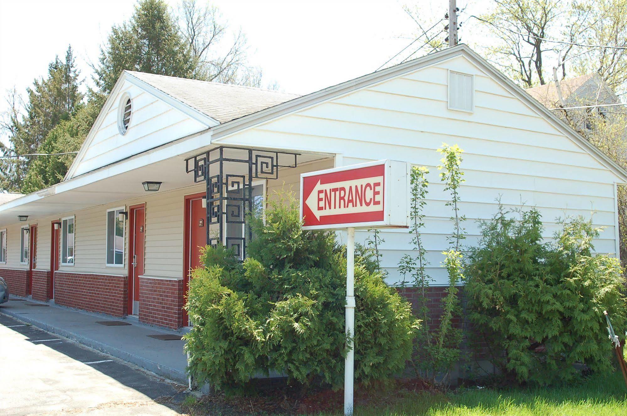 Blue Sky Inn Glens Falls-Saratoga-Lake George Esterno foto
