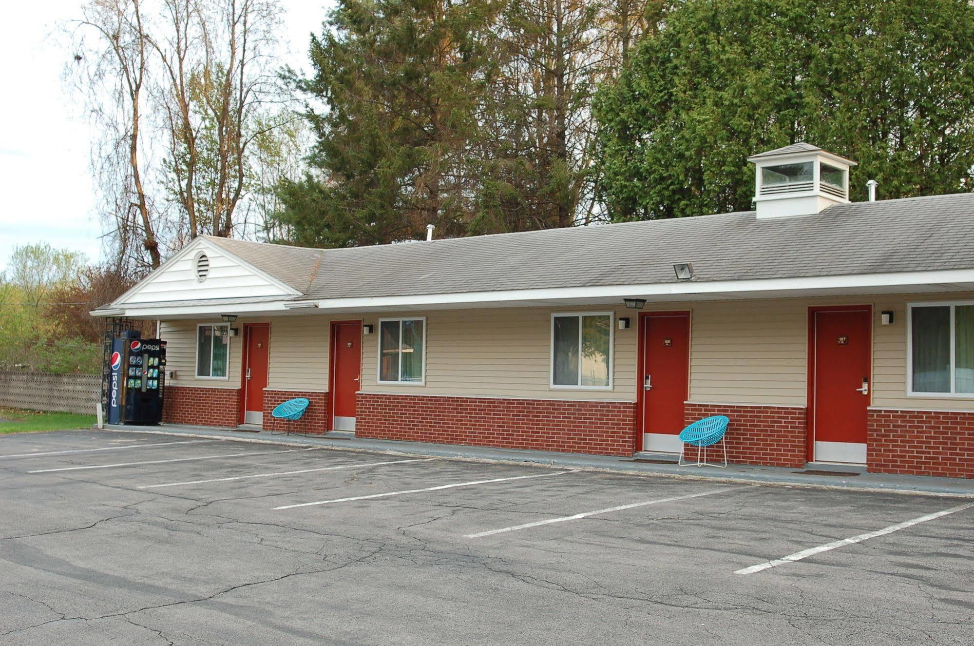 Blue Sky Inn Glens Falls-Saratoga-Lake George Esterno foto